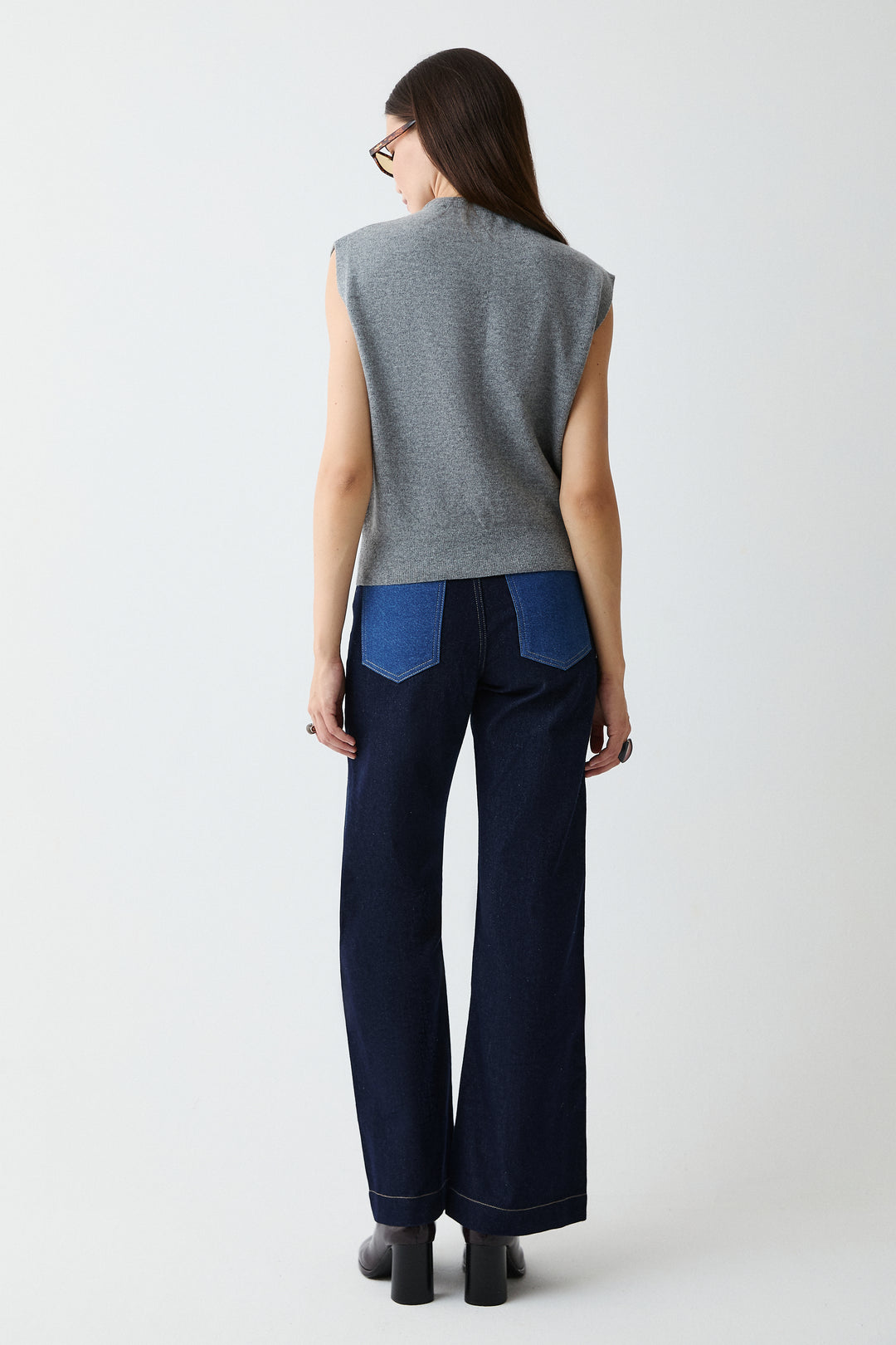 Clara Vest Grey